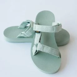 Piper & Scoot Shoes Teva: Universal Slide In Bok Choy