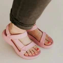 Piper & Scoot Shoes Teva: Hurricane Drift In Rosebloom