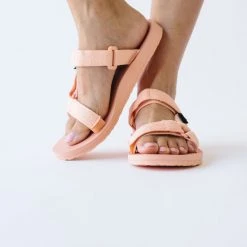 Piper & Scoot Teva: Universal Slide In Beach Sand