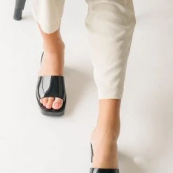 Piper & Scoot The Lockett Relaxed Pleated Trouser In Cream