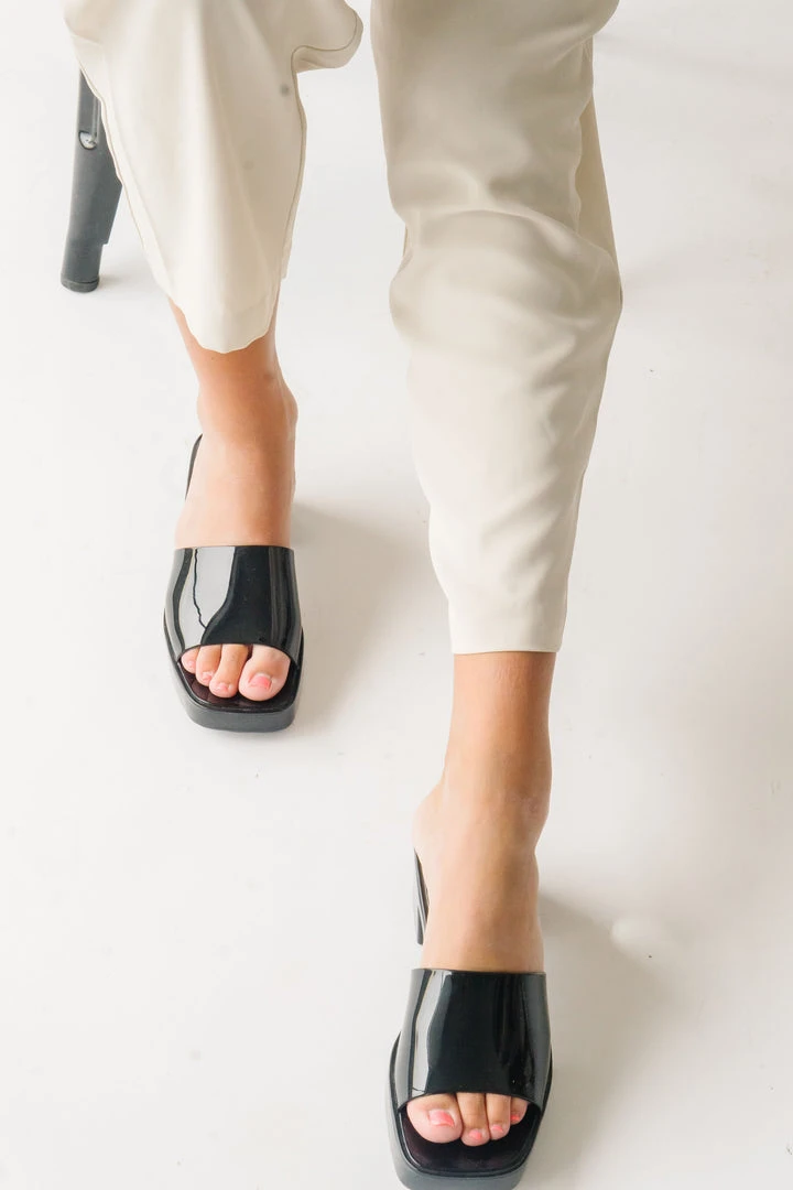 Piper & Scoot The Lockett Relaxed Pleated Trouser In Cream