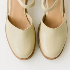 Piper & Scoot Shoes Seychelles: Lock And Key Heel In Cream