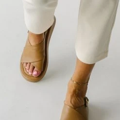 Piper & Scoot Seychelles: Just For Fun Sandal In Tan Shoes