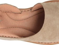 Piper & Scoot Born: The Inlet Sandal In Beige Suede