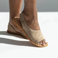 Piper & Scoot Born: The Inlet Sandal In Beige Suede