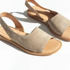 Piper & Scoot Born: The Inlet Sandal In Beige Suede