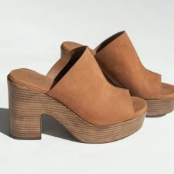 Piper & Scoot Seychelles: Invigorated Sandal In Tan Shoes