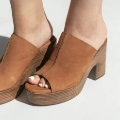 Piper & Scoot Seychelles: Invigorated Sandal In Tan Shoes