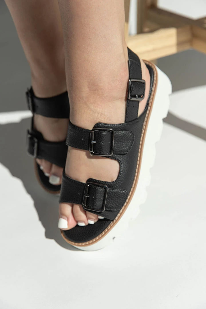 Piper & Scoot Seychelles: Its Happening Sandal In Black