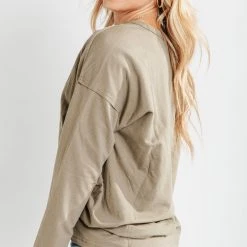 Piper & Scoot Tops The Ferguson Casual Top In Olive