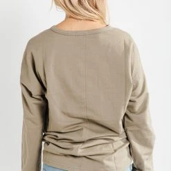 Piper & Scoot Tops The Ferguson Casual Top In Olive