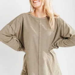 Piper & Scoot Tops The Ferguson Casual Top In Olive