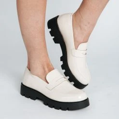 Piper & Scoot Chinese Laundry: Playback Loafer In Cream Shoes