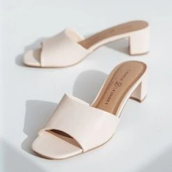 Piper & Scoot Shoes Chinese Laundry: Lana Smooth Heel In Cream