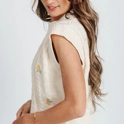 Piper & Scoot Tops The Ellsworth Sweater Vest In Ivory