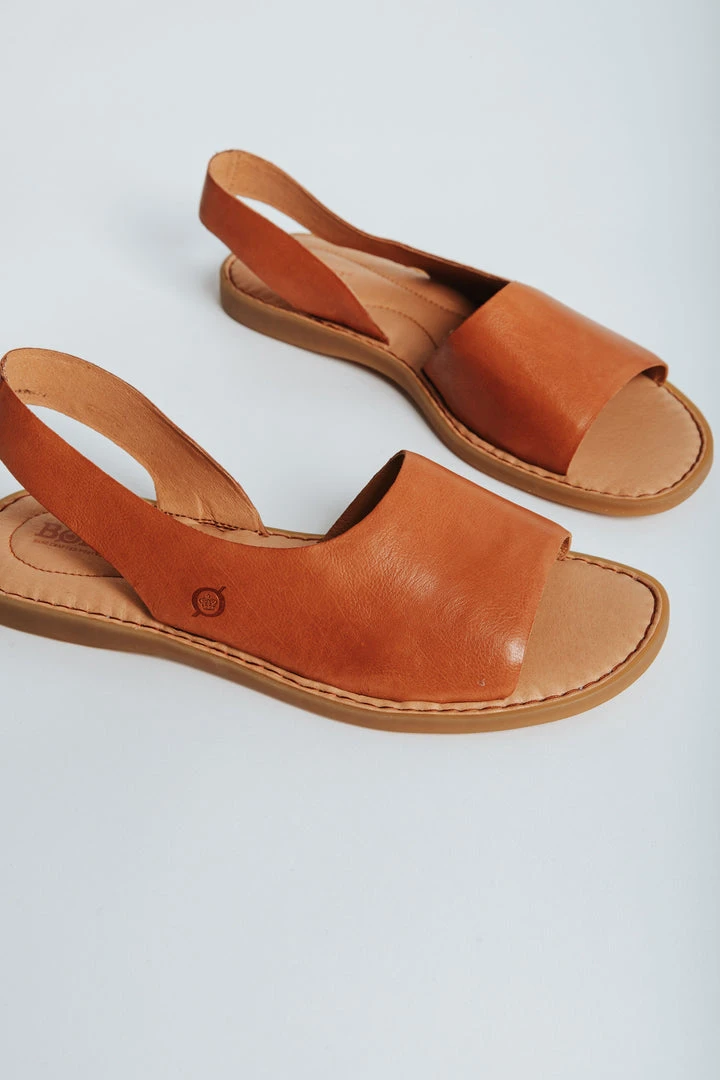 Piper & Scoot Shoes Born: The Inlet Sandal In Tan Clay