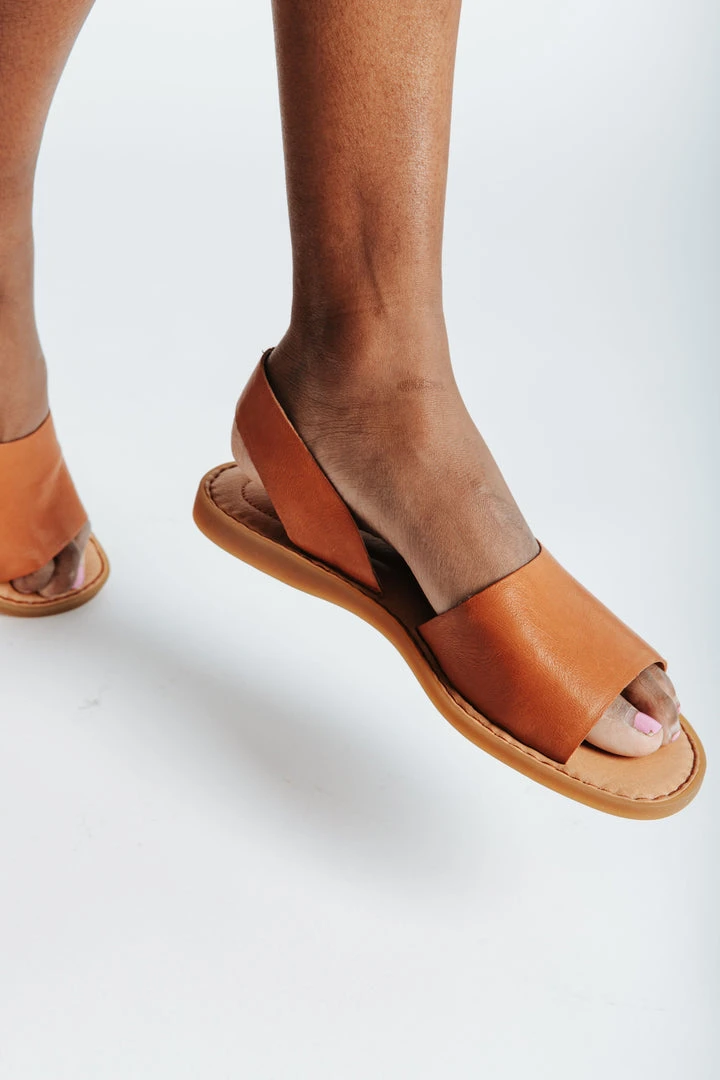 Piper & Scoot Shoes Born: The Inlet Sandal In Tan Clay