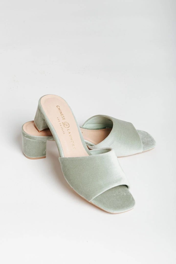 Piper & Scoot Chinese Laundry: Lana Smooth Heel In Mint Velvet