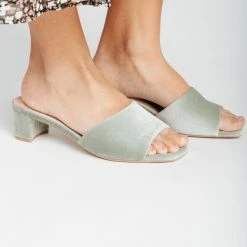 Piper & Scoot Chinese Laundry: Lana Smooth Heel In Mint Velvet