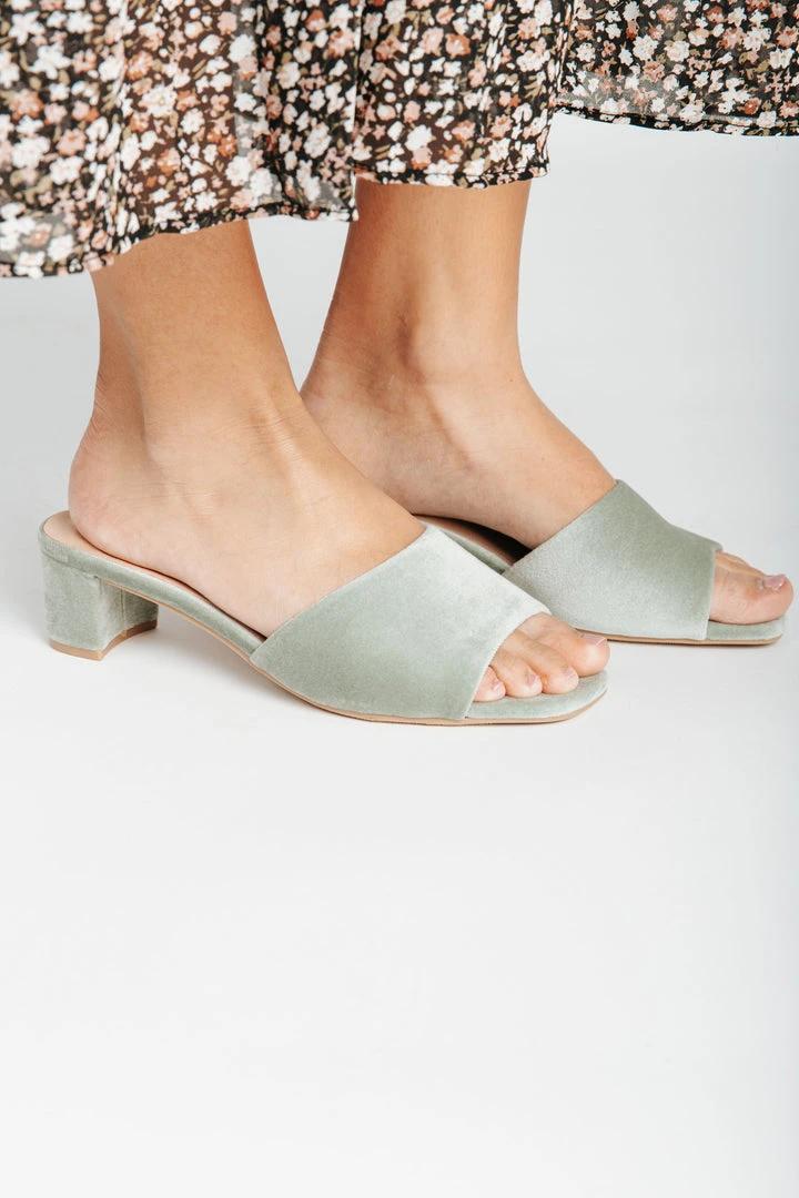 Piper & Scoot Chinese Laundry: Lana Smooth Heel In Mint Velvet
