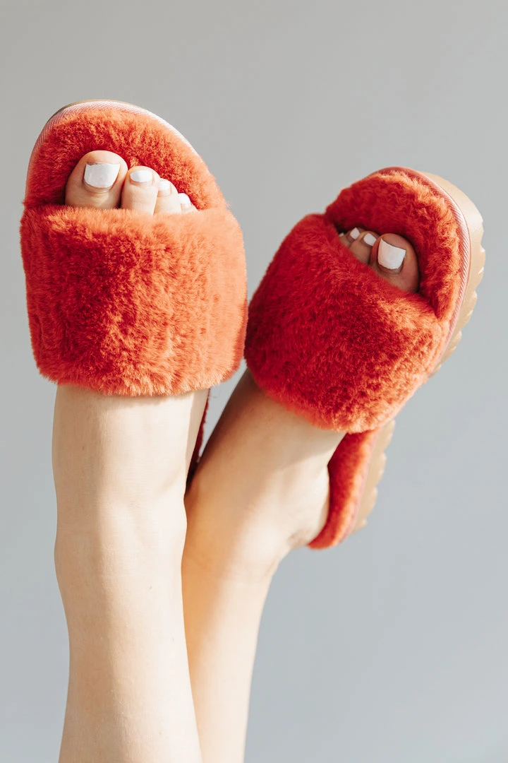 Piper & Scoot Shoes Chinese Laundry: Rally Faux Fur Sandal In Coral