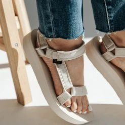 Piper & Scoot Shoes Teva: Midform Universal Canvas In Birch