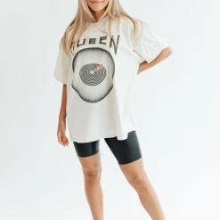 Piper & Scoot Tops The Queen Jazz Tour Tee In Off White