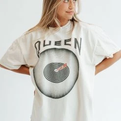 Piper & Scoot Tops The Queen Jazz Tour Tee In Off White