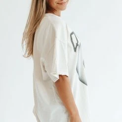 Piper & Scoot Tops The Queen Jazz Tour Tee In Off White