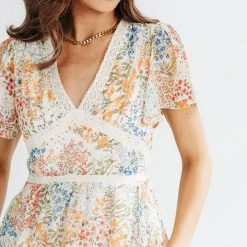 Piper & Scoot Dresses The Kinsley Chiffon Midi Dress In Cream Floral