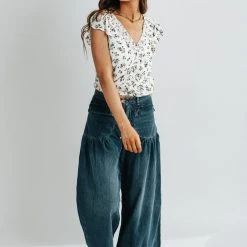 Piper & Scoot The Zola Flutter Sleeve Blouse In Black + Cream Floral