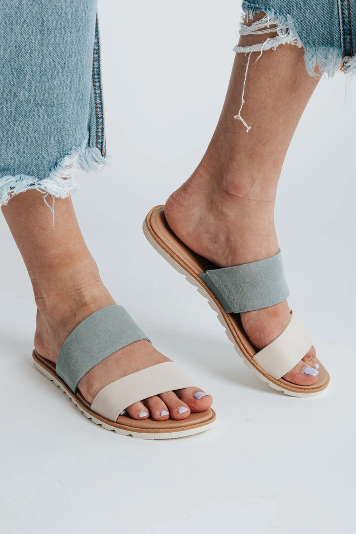 Piper & Scoot SOREL: Ella II Slide Sandal In Crushed Blue + Chalk