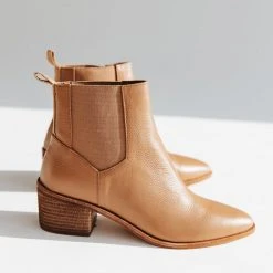 Piper & Scoot Chinese Laundry: Filip Bootie In Camel Shoes