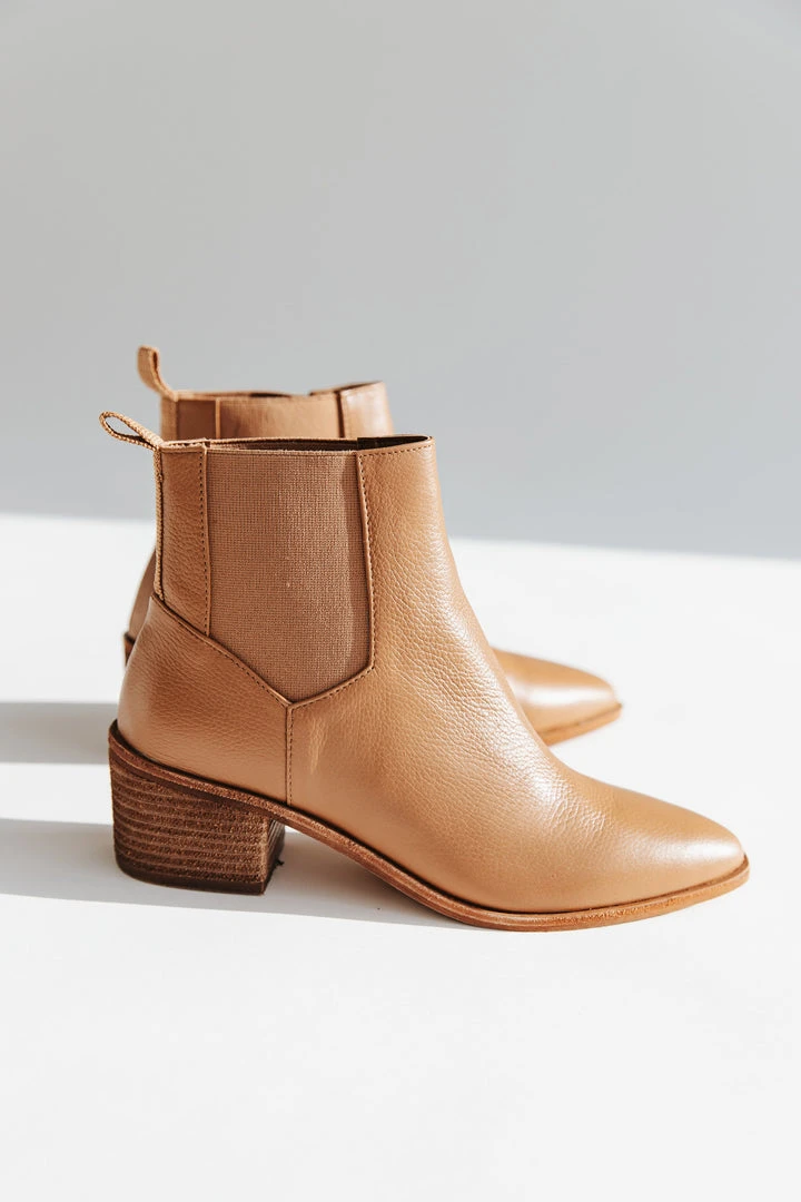 Piper & Scoot Chinese Laundry: Filip Bootie In Camel Shoes