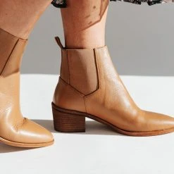 Piper & Scoot Chinese Laundry: Filip Bootie In Camel Shoes