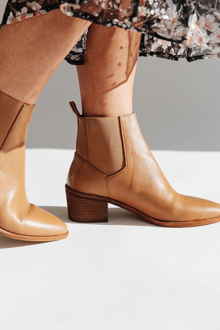 Piper & Scoot Chinese Laundry: Filip Bootie In Camel Shoes