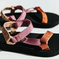 Piper & Scoot Teva: Midform Universal In Metallic Pink Multi Shoes