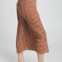 Piper & Scoot Bottoms + Jumpsuits The Everleigh Ditsy Floral Skirt In Tan