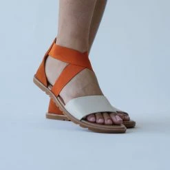 Piper & Scoot SOREL: Ella II Sandal In Desert Sun + Chalk