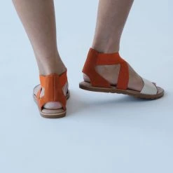 Piper & Scoot SOREL: Ella II Sandal In Desert Sun + Chalk