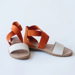 Piper & Scoot SOREL: Ella II Sandal In Desert Sun + Chalk
