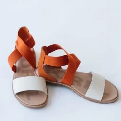Piper & Scoot SOREL: Ella II Sandal In Desert Sun + Chalk