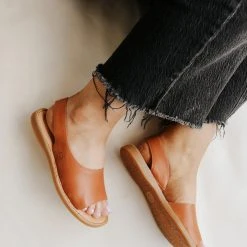 Piper & Scoot Shoes Born: The Inlet Sandal In Tan Clay