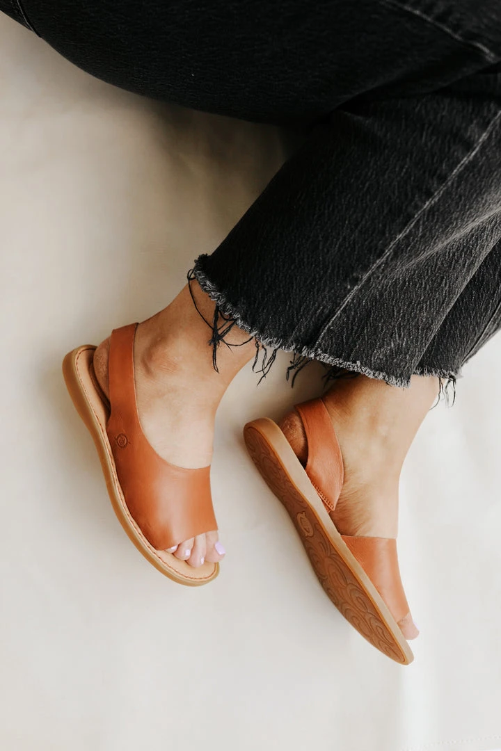 Piper & Scoot Shoes Born: The Inlet Sandal In Tan Clay