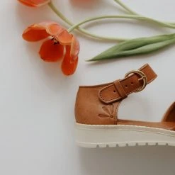 Piper & Scoot: The Kylee Mary Jane Platform Leather Sandal In Caramel